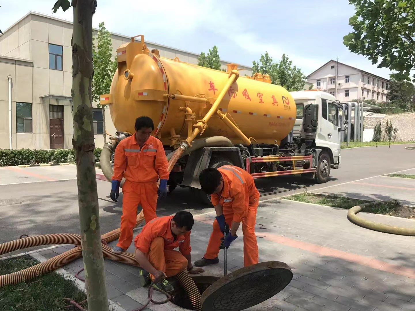 法库化粪池清理与5-8吨吸粪车施工效率分析